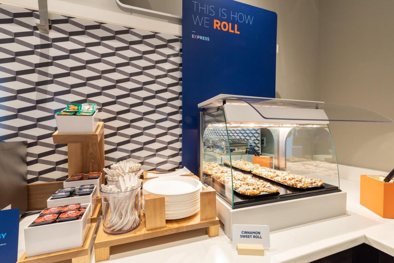 Holiday Inn Express & Suites - Milan - Sandusky Area By Ihg Eksteriør bilde
