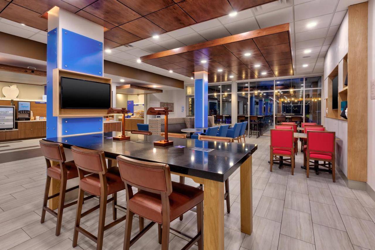 Holiday Inn Express & Suites - Milan - Sandusky Area By Ihg Eksteriør bilde