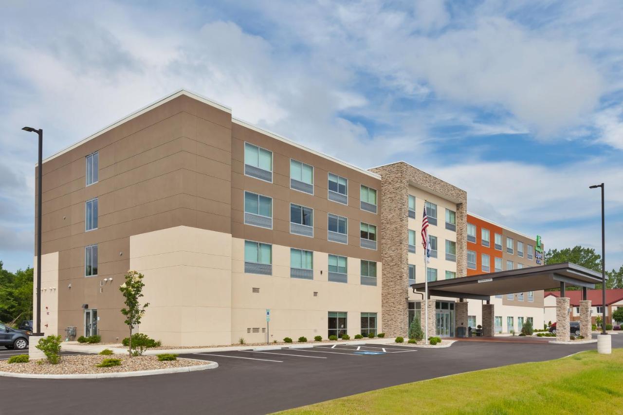 Holiday Inn Express & Suites - Milan - Sandusky Area By Ihg Eksteriør bilde