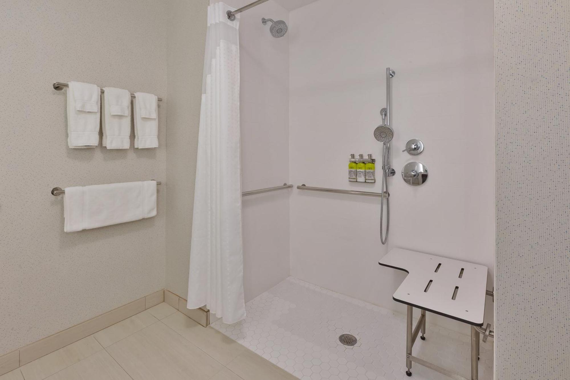Holiday Inn Express & Suites - Milan - Sandusky Area By Ihg Eksteriør bilde
